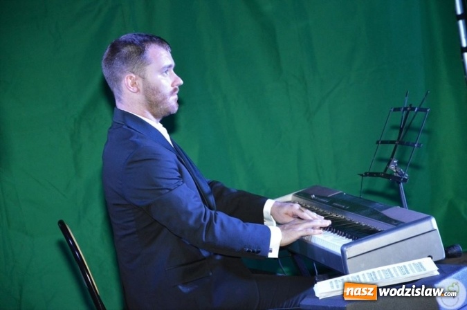 Zdjęcie w galerii na portalu naszwodzislaw.com: Opera przy fontannie przyciągnęła tłumy wiadomości z regionu