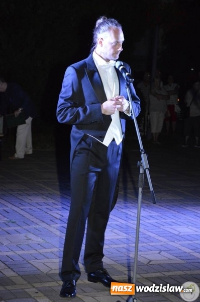 Zdjęcie w galerii na portalu naszwodzislaw.com: Opera przy fontannie przyciągnęła tłumy wiadomości z regionu