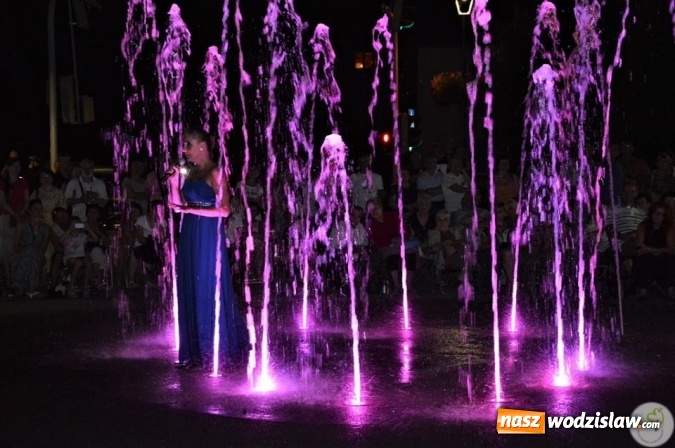 Zdjęcie w galerii na portalu naszwodzislaw.com: Opera przy fontannie przyciągnęła tłumy wiadomości z regionu