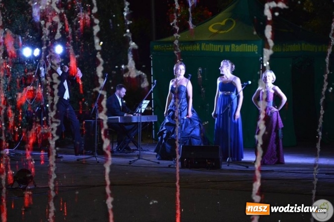 Zdjęcie w galerii na portalu naszwodzislaw.com: Opera przy fontannie przyciągnęła tłumy wiadomości z regionu