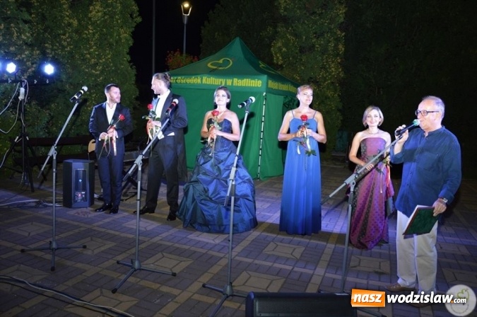 Zdjęcie w galerii na portalu naszwodzislaw.com: Opera przy fontannie przyciągnęła tłumy wiadomości z regionu