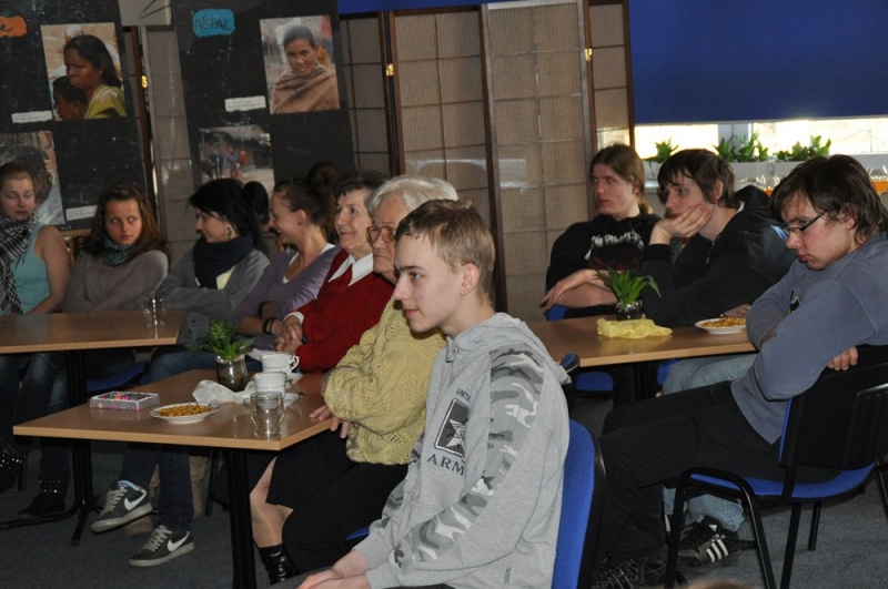 Zdjęcie w galerii na portalu naszwodzislaw.com: Kobiety i dzieci Orientu  wiadomości z regionu