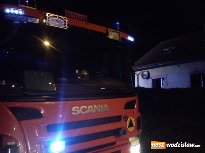 Zdjęcie w galerii na portalu naszwodzislaw.com: Pożar na Rydułtowskiej w Radlinie. Z płonącego budynku wyniesiono kota wiadomości z regionu