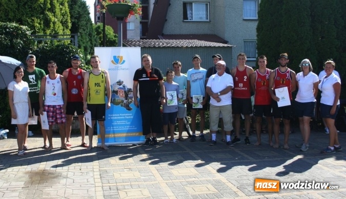 Zdjęcie w galerii na portalu naszwodzislaw.com: Grand Prix Starosty Wodzisławskiego w siatkówce plażowej - wyniki turnieju open wiadomości z regionu