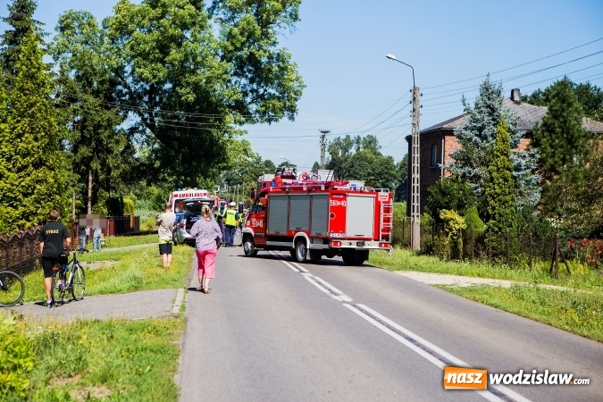 Zdjęcie w galerii na portalu naszwodzislaw.com: W Rzuchowie doszło do zderzenia dwóch samochodów  wiadomości z regionu