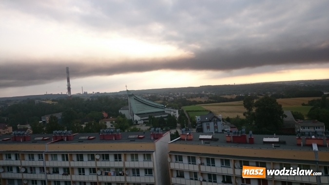 Zdjęcie w galerii na portalu naszwodzislaw.com: Wodzisław zadymiony. Paliło się składowisko opon i tworzyw sztucznych wiadomości z regionu
