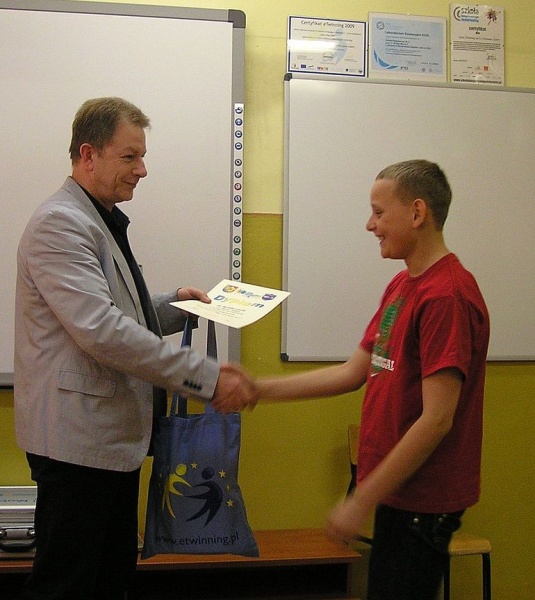 Zdjęcie w galerii na portalu naszwodzislaw.com: O bezpiecznym internecie w szkołach wiadomości z regionu