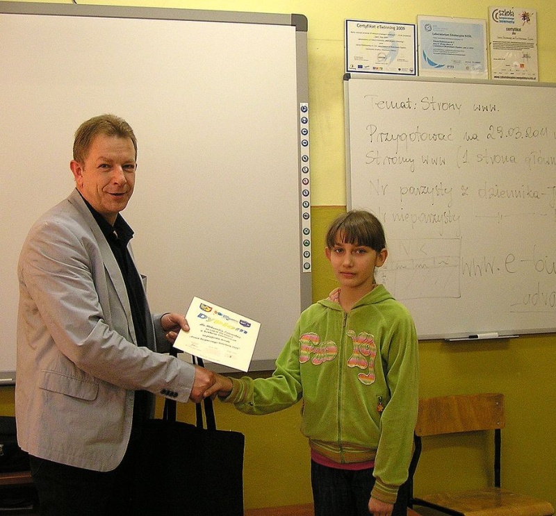 Zdjęcie w galerii na portalu naszwodzislaw.com: O bezpiecznym internecie w szkołach wiadomości z regionu