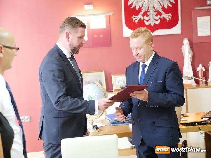 Zdjęcie w galerii na portalu naszwodzislaw.com: Szef Straży Miejskiej dyrektorem Służb Komunalnych Miasta  wiadomości z regionu