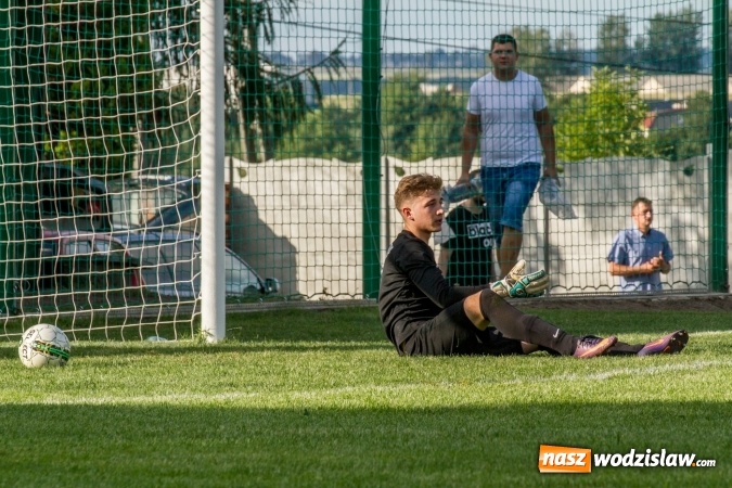 Zdjęcie w galerii na portalu naszwodzislaw.com: Gol w ostatniej minucie spotkania. Przyszłość Rogów z wygraną  wiadomości z regionu