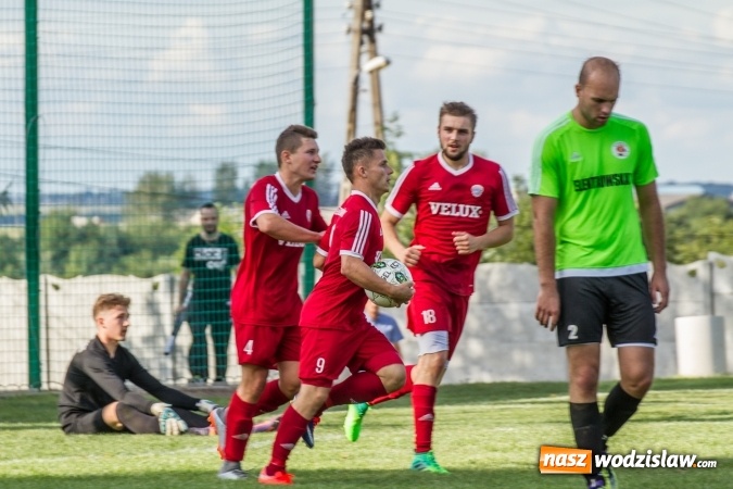 Zdjęcie w galerii na portalu naszwodzislaw.com: Gol w ostatniej minucie spotkania. Przyszłość Rogów z wygraną  wiadomości z regionu