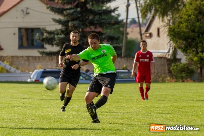 Zdjęcie w galerii na portalu naszwodzislaw.com: Gol w ostatniej minucie spotkania. Przyszłość Rogów z wygraną  wiadomości z regionu