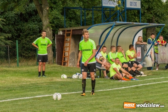 Zdjęcie w galerii na portalu naszwodzislaw.com: Gol w ostatniej minucie spotkania. Przyszłość Rogów z wygraną  wiadomości z regionu