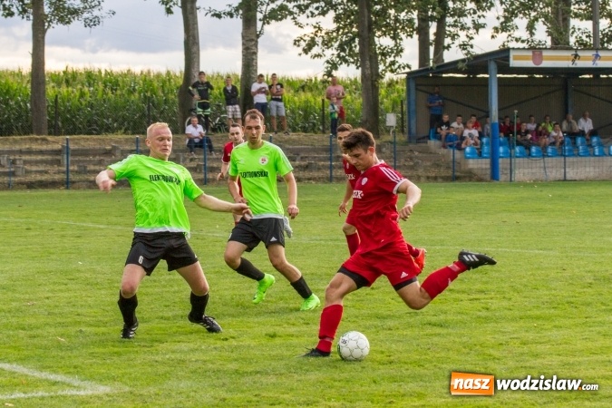 Zdjęcie w galerii na portalu naszwodzislaw.com: Gol w ostatniej minucie spotkania. Przyszłość Rogów z wygraną  wiadomości z regionu