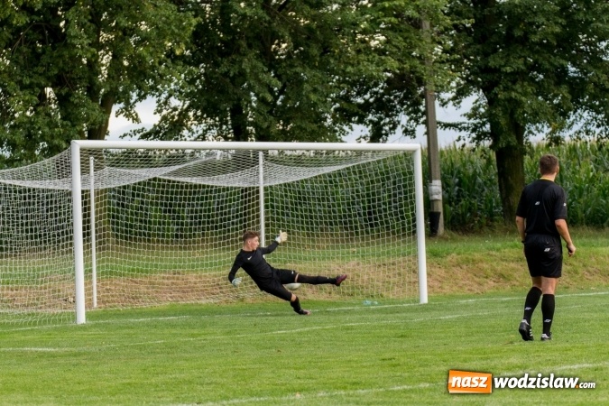 Zdjęcie w galerii na portalu naszwodzislaw.com: Gol w ostatniej minucie spotkania. Przyszłość Rogów z wygraną  wiadomości z regionu