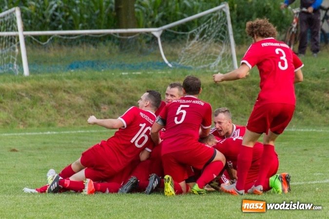 Zdjęcie w galerii na portalu naszwodzislaw.com: Gol w ostatniej minucie spotkania. Przyszłość Rogów z wygraną  wiadomości z regionu