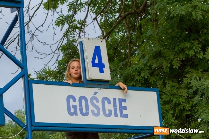 Zdjęcie w galerii na portalu naszwodzislaw.com: Gol w ostatniej minucie spotkania. Przyszłość Rogów z wygraną  wiadomości z regionu