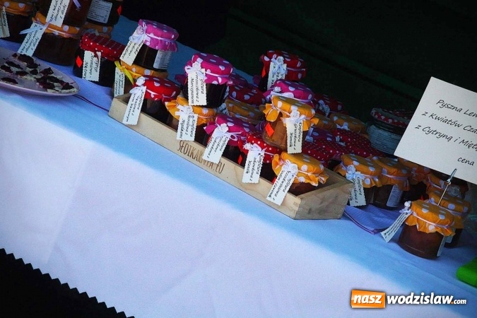 Zdjęcie w galerii na portalu naszwodzislaw.com: Eko-Bazar na Placu Radlińskich Olimpijczyków  wiadomości z regionu