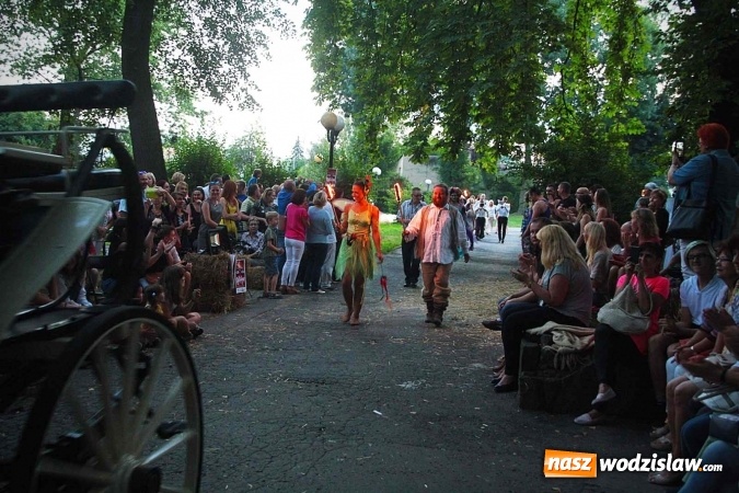 Zdjęcie w galerii na portalu naszwodzislaw.com: Dramat o żądzy władzy i złu. W wodzisławskim parku wystawili Balladynę  wiadomości z regionu