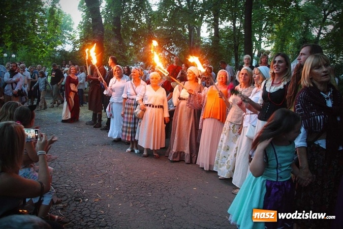 Zdjęcie w galerii na portalu naszwodzislaw.com: Dramat o żądzy władzy i złu. W wodzisławskim parku wystawili Balladynę  wiadomości z regionu