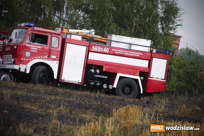 Zdjęcie w galerii na portalu naszwodzislaw.com: Kolejny pożar niedaleko Pszowa. W Rzuchowie paliło się ściernisko wiadomości z regionu