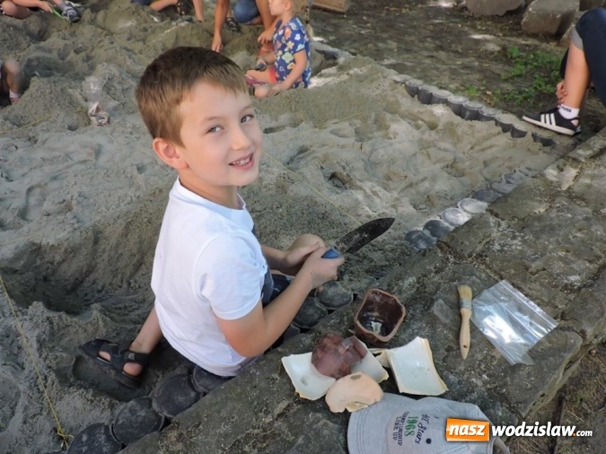 Zdjęcie w galerii na portalu naszwodzislaw.com: Odkrywali skarby w parku miejskim  wiadomości z regionu