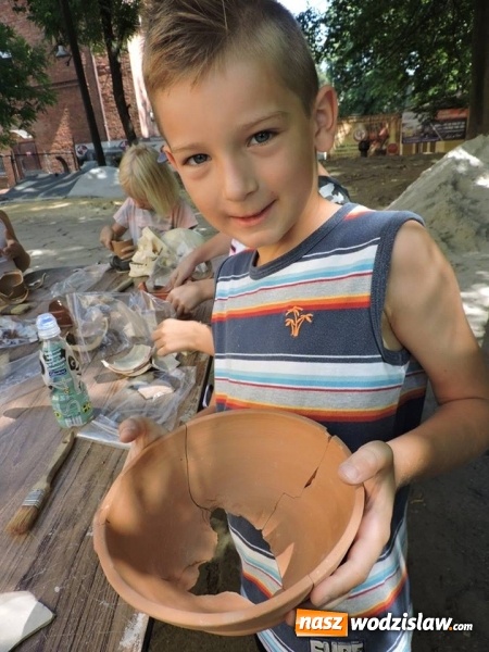 Zdjęcie w galerii na portalu naszwodzislaw.com: Odkrywali skarby w parku miejskim  wiadomości z regionu