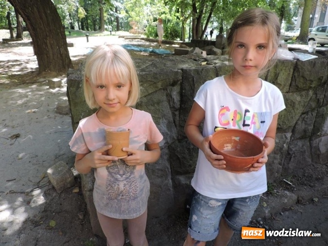 Zdjęcie w galerii na portalu naszwodzislaw.com: Odkrywali skarby w parku miejskim  wiadomości z regionu
