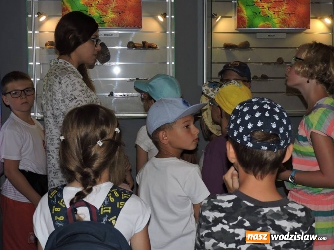 Zdjęcie w galerii na portalu naszwodzislaw.com: Odkrywali skarby w parku miejskim  wiadomości z regionu