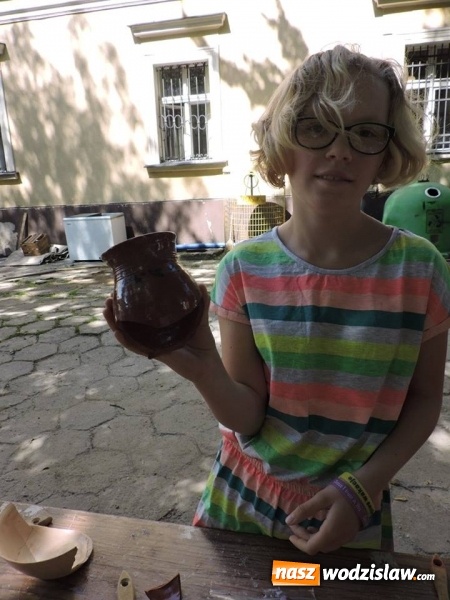 Zdjęcie w galerii na portalu naszwodzislaw.com: Odkrywali skarby w parku miejskim  wiadomości z regionu