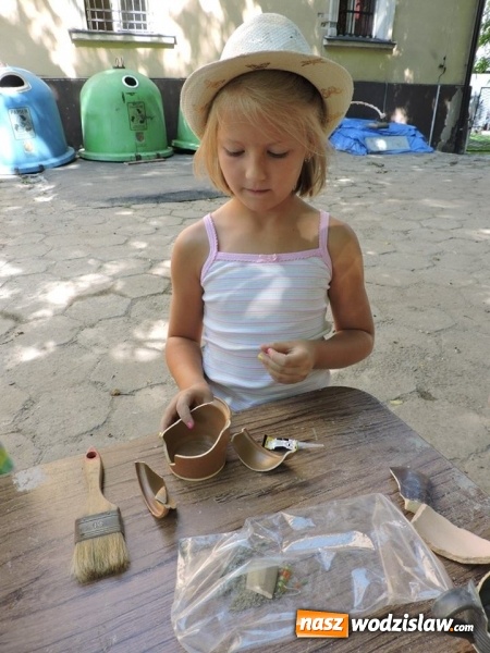 Zdjęcie w galerii na portalu naszwodzislaw.com: Odkrywali skarby w parku miejskim  wiadomości z regionu