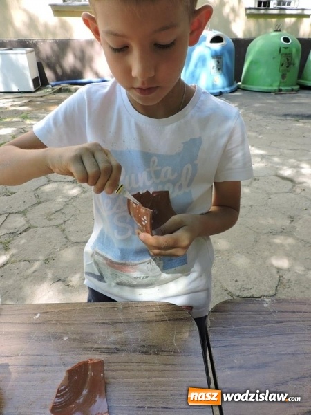 Zdjęcie w galerii na portalu naszwodzislaw.com: Odkrywali skarby w parku miejskim  wiadomości z regionu