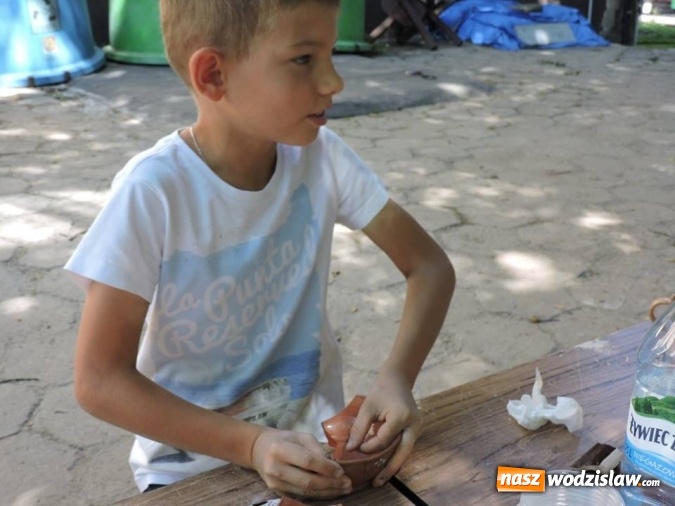 Zdjęcie w galerii na portalu naszwodzislaw.com: Odkrywali skarby w parku miejskim  wiadomości z regionu