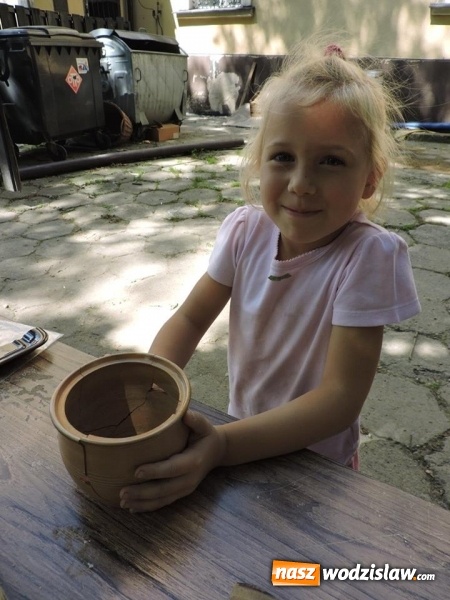 Zdjęcie w galerii na portalu naszwodzislaw.com: Odkrywali skarby w parku miejskim  wiadomości z regionu