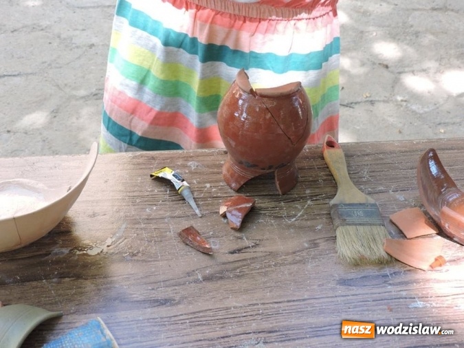 Zdjęcie w galerii na portalu naszwodzislaw.com: Odkrywali skarby w parku miejskim  wiadomości z regionu