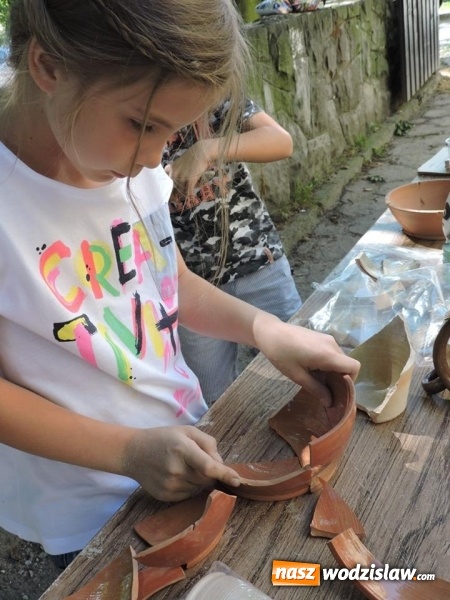 Zdjęcie w galerii na portalu naszwodzislaw.com: Odkrywali skarby w parku miejskim  wiadomości z regionu