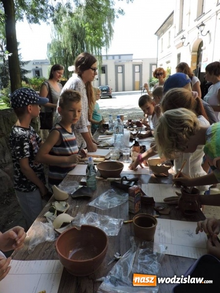 Zdjęcie w galerii na portalu naszwodzislaw.com: Odkrywali skarby w parku miejskim  wiadomości z regionu