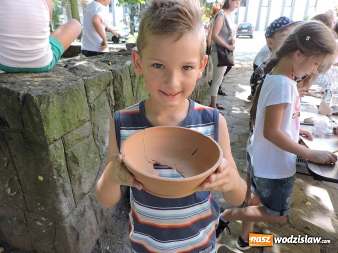 Zdjęcie w galerii na portalu naszwodzislaw.com: Odkrywali skarby w parku miejskim  wiadomości z regionu