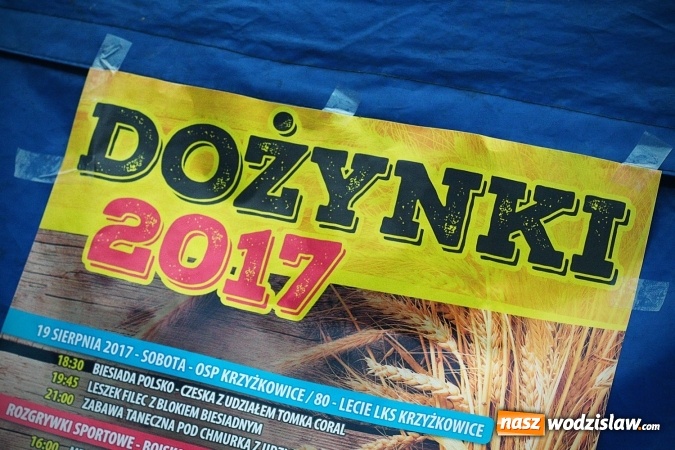 Zdjęcie w galerii na portalu naszwodzislaw.com: Klubowy szalik i proporczyk dla Burmistrz Pszowa. LKS Naprzód 37 Krzyżkowice świętuje 80-lecie  wiadomości z regionu