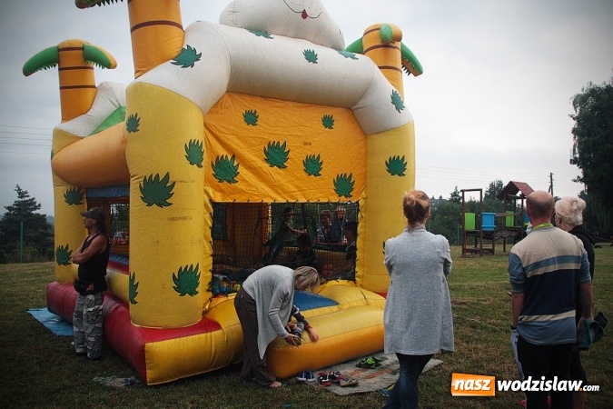 Zdjęcie w galerii na portalu naszwodzislaw.com: Klubowy szalik i proporczyk dla Burmistrz Pszowa. LKS Naprzód 37 Krzyżkowice świętuje 80-lecie  wiadomości z regionu