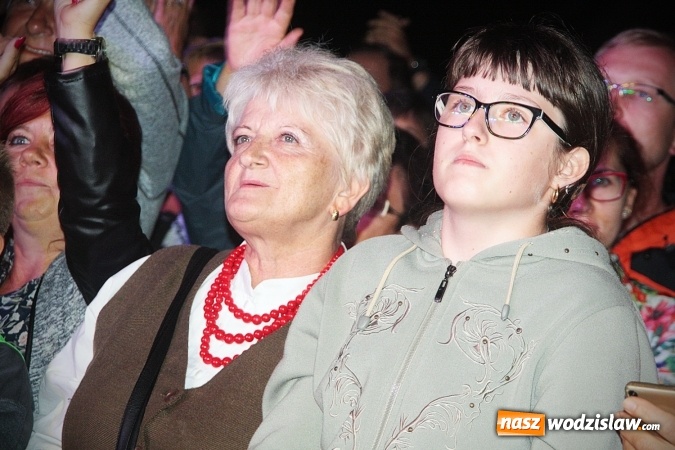 Zdjęcie w galerii na portalu naszwodzislaw.com: Grupa Andre porwała tłumy w Godowie  wiadomości z regionu