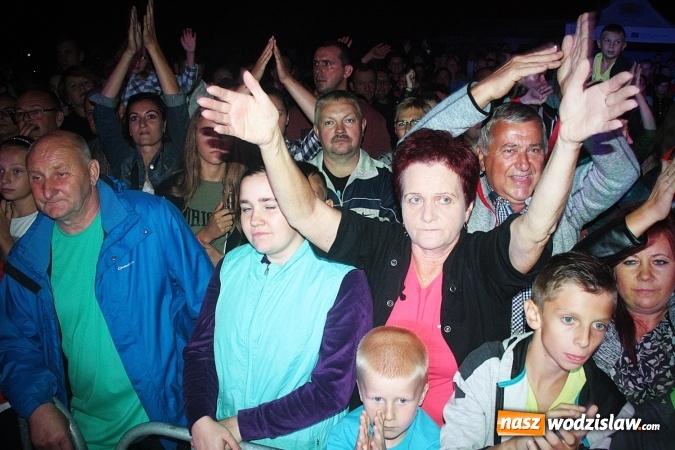 Zdjęcie w galerii na portalu naszwodzislaw.com: Grupa Andre porwała tłumy w Godowie  wiadomości z regionu