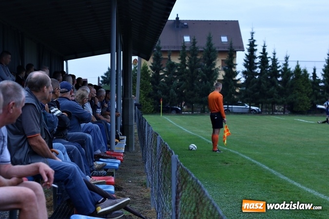 Zdjęcie w galerii na portalu naszwodzislaw.com: Samobój Krzysztofa Oślizły pogrążył skrzyszowską Gwiazdę wiadomości z regionu