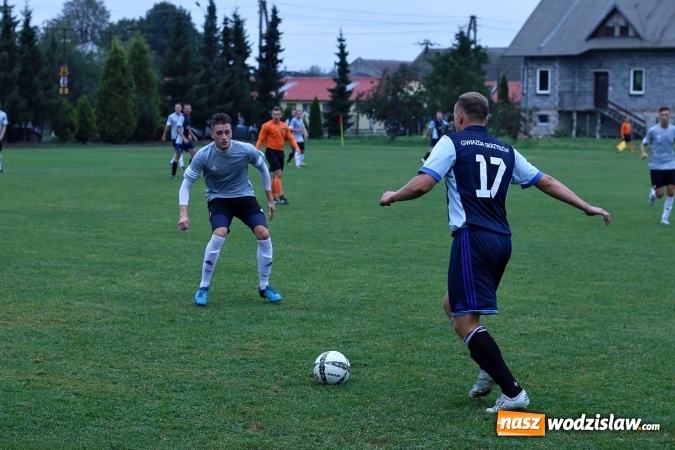 Zdjęcie w galerii na portalu naszwodzislaw.com: Samobój Krzysztofa Oślizły pogrążył skrzyszowską Gwiazdę wiadomości z regionu