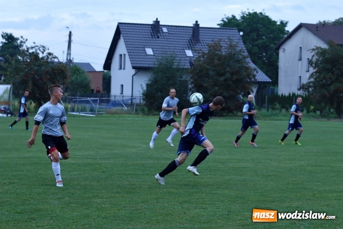 Zdjęcie w galerii na portalu naszwodzislaw.com: Samobój Krzysztofa Oślizły pogrążył skrzyszowską Gwiazdę wiadomości z regionu