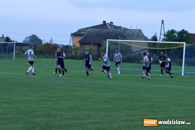 Zdjęcie w galerii na portalu naszwodzislaw.com: Samobój Krzysztofa Oślizły pogrążył skrzyszowską Gwiazdę wiadomości z regionu