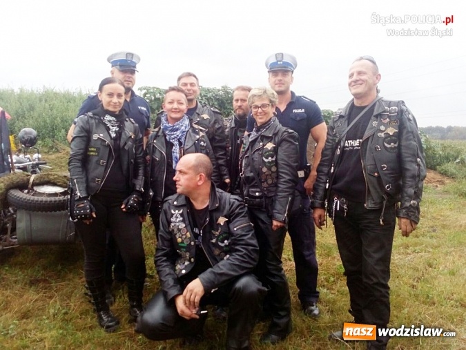 Zdjęcie w galerii na portalu naszwodzislaw.com: Mundurowi edukowali motocyklistów w Łaziskach  wiadomości z regionu
