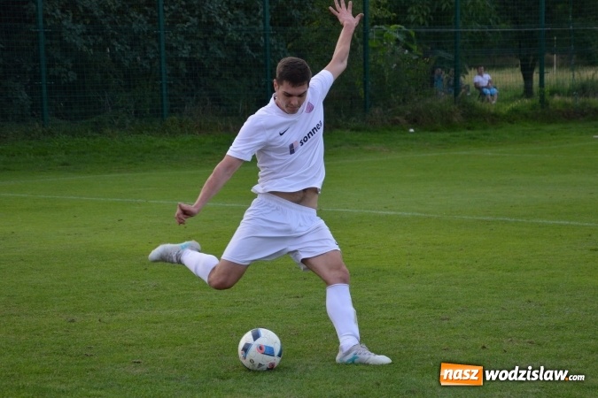 Zdjęcie w galerii na portalu naszwodzislaw.com: Mateusz Danieluk zapewnił Czyżowicom awans do ćwierćfinału Pucharu Polski wiadomości z regionu