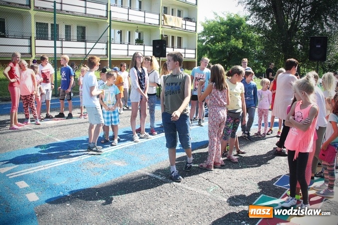 Zdjęcie w galerii na portalu naszwodzislaw.com: Artystyczne podwórko na pożegnanie wakacji  wiadomości z regionu