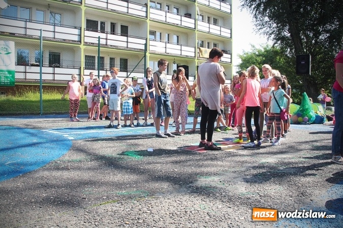 Zdjęcie w galerii na portalu naszwodzislaw.com: Artystyczne podwórko na pożegnanie wakacji  wiadomości z regionu